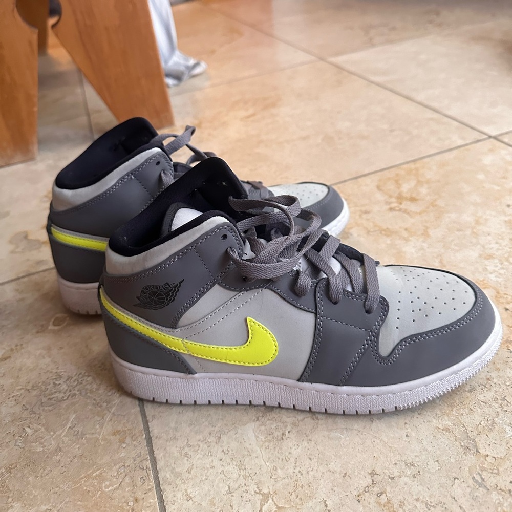 Air Jordan 1 Mid